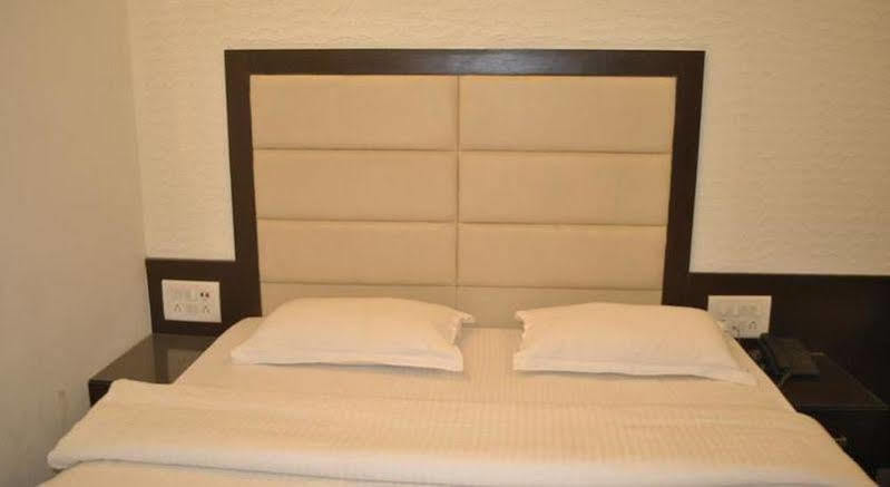 Hotel Baba Deluxe Near New Delhi Railway Station And City Center -By Rcg Hotels Екстер'єр фото